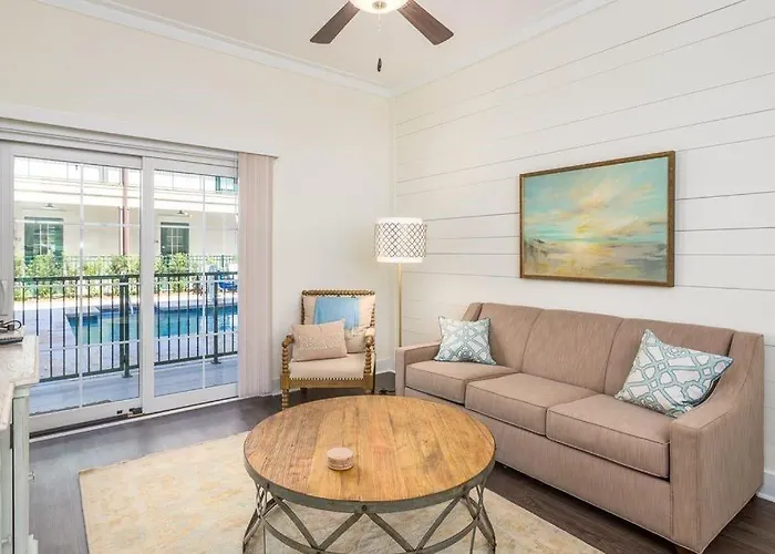 Queen Suite @ 400 Ocean Suites
